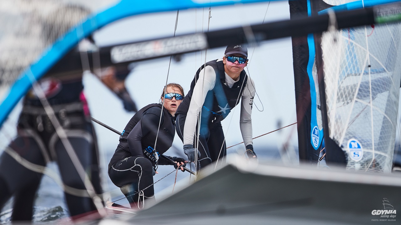 Gdynia Sailing Days. Polscy żeglarze na czele mistrzostw świata juniorów w klasie 49er [ZDJĘCIA]-GospodarkaMorska.pl