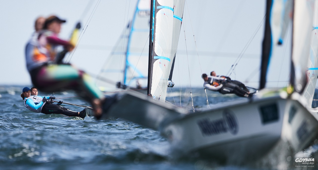 Gdynia Sailing Days. Polscy żeglarze na czele mistrzostw świata juniorów w klasie 49er [ZDJĘCIA]-GospodarkaMorska.pl