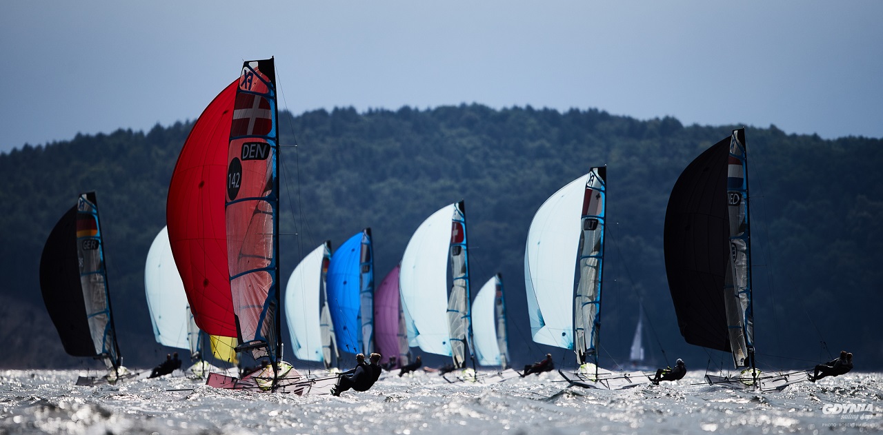 Gdynia Sailing Days. Polscy żeglarze na czele mistrzostw świata juniorów w klasie 49er [ZDJĘCIA]-GospodarkaMorska.pl