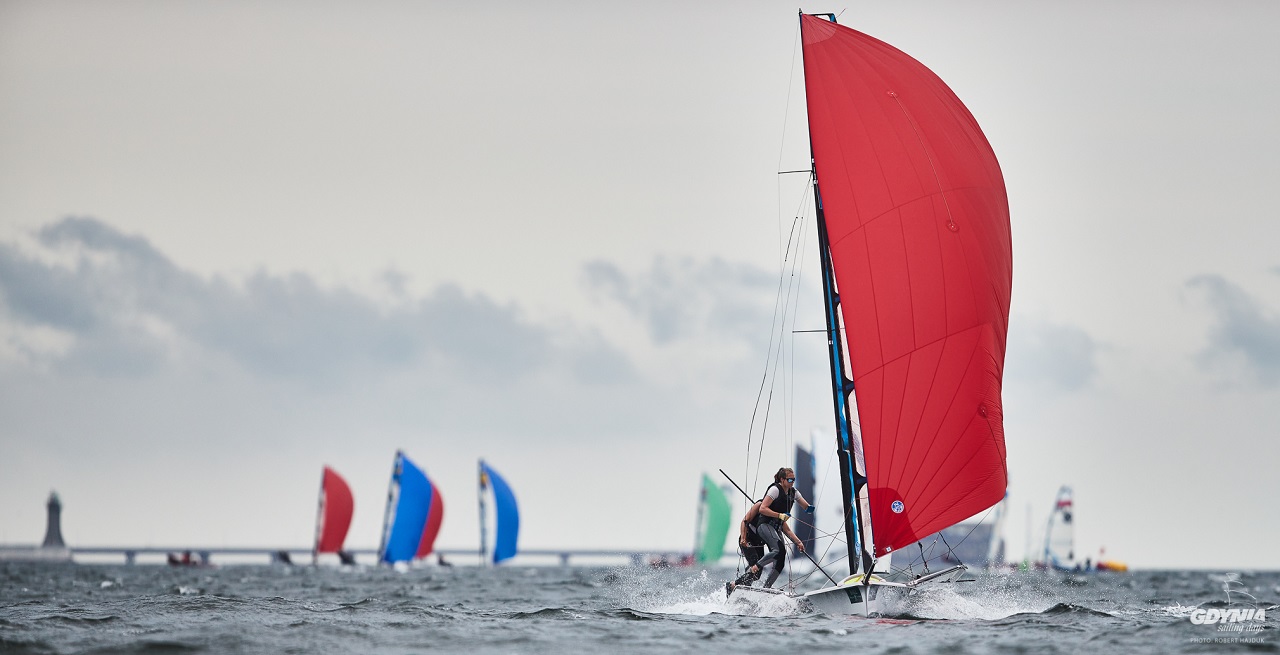 Gdynia Sailing Days. Polscy żeglarze na czele mistrzostw świata juniorów w klasie 49er [ZDJĘCIA]-GospodarkaMorska.pl