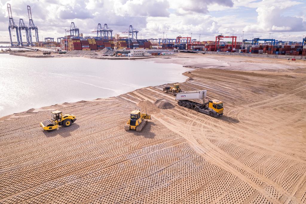 NDI: terminal T5 rośnie jak na drożdżach-GospodarkaMorska.pl