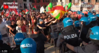 Włochy/ Ambasador USA przybył do Wenecji luksusowym jachtem i wywołał protest