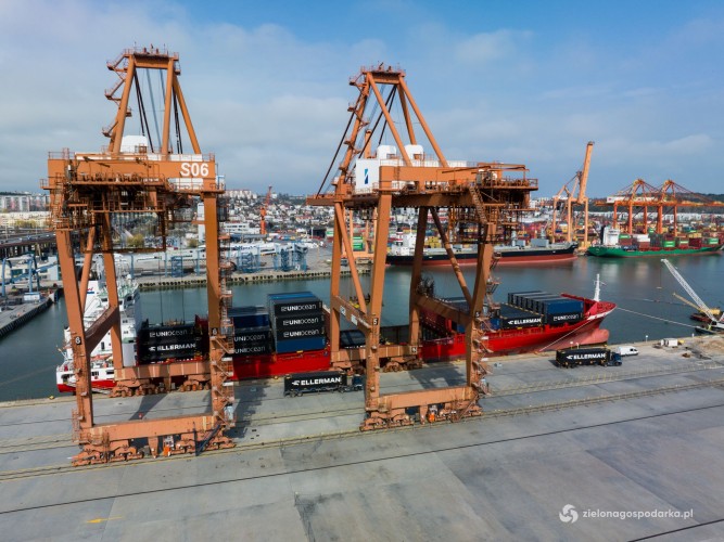 Kontenerowiec Nova armatora Ellerman