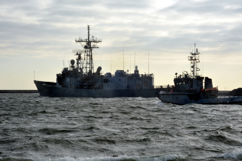 Manewry okrętowe rozpoczęte - GospodarkaMorska.pl