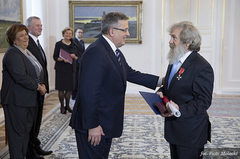 Prezydent odznaczył Aleksandra Dobę Krzyżem Kawalerskim - GospodarkaMorska.pl