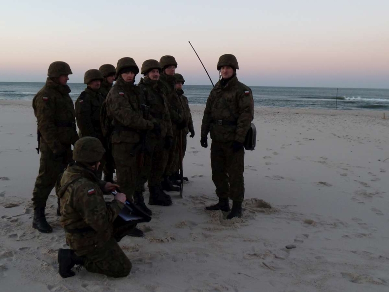 Zimowy poligon saperów - GospodarkaMorska.pl