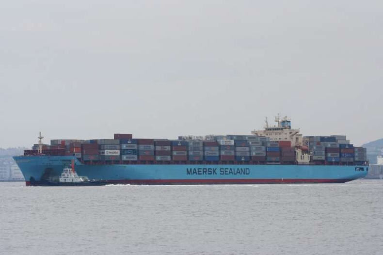 Maersk Garonne bez szkód po wpłynięciu na mieliznę - GospodarkaMorska.pl
