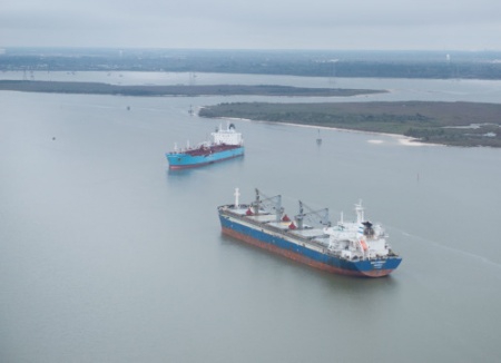 Po zderzeniu dwóch statków Houston Channel pozostaje częściowo zamknięty - GospodarkaMorska.pl