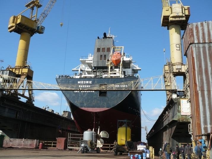 W MSR Gryfia trwa remont jeziorowca Miedwie - GospodarkaMorska.pl