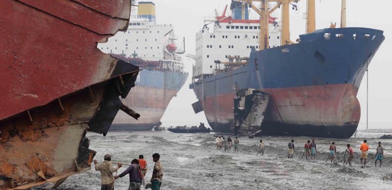 Unia Europejska przeciwstawia się rozbiórce statków na azjatyckich plażach - GospodarkaMorska.pl