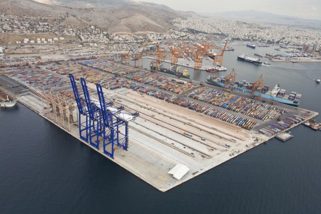 Grecy jednak sprzedadzą Chińczykom port w Pireusie - GospodarkaMorska.pl