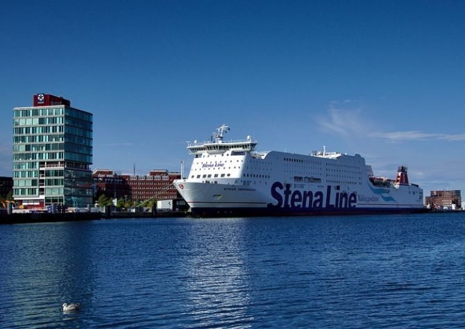 Stena Germanica oficjalnie pierwszym na świecie promem zasilanym metanolem - GospodarkaMorska.pl