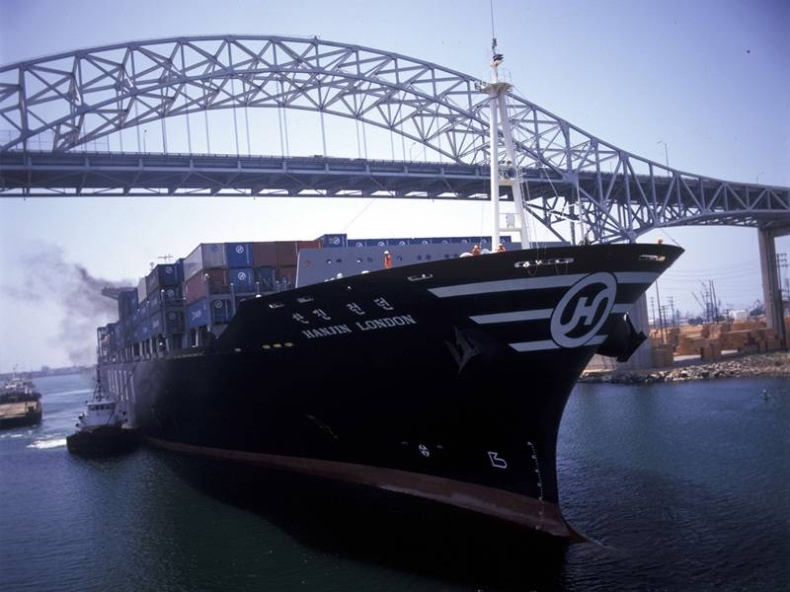 Poprawa koniunktury na rynku czarteru kontenerowców - GospodarkaMorska.pl