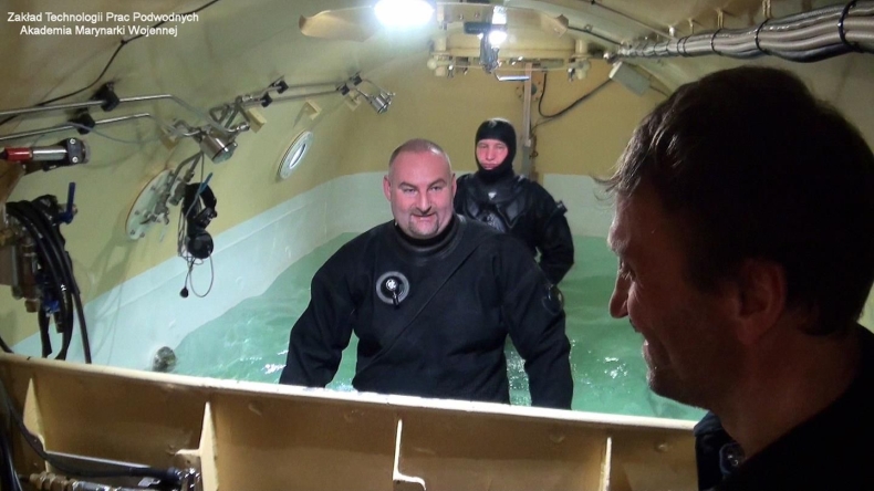 Aukcja WOŚP - Trening ciśnieniowy w komorze dekompresyjnej - GospodarkaMorska.pl