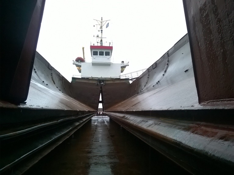 Prace w Stoczni Remontowej Gryfia w Świnoujściu - GospodarkaMorska.pl