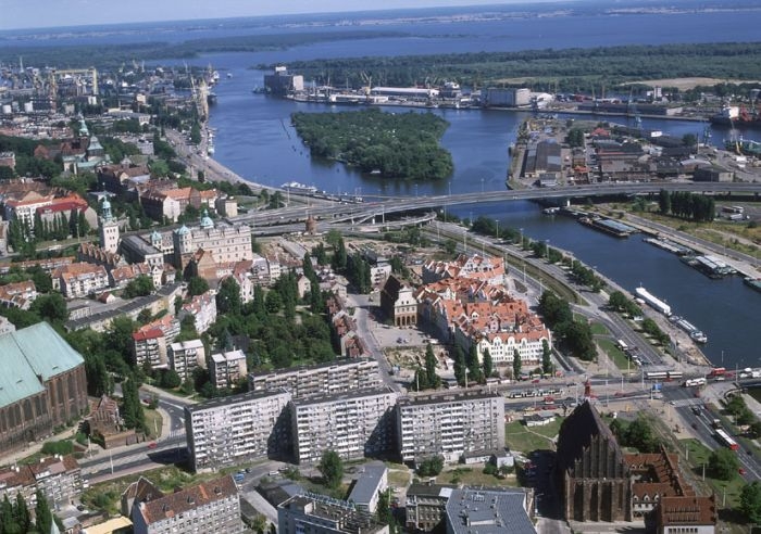 Duży wzrost przeładunków zbóż i kontenerów w portach w Szczecinie i Świnoujściu - GospodarkaMorska.pl