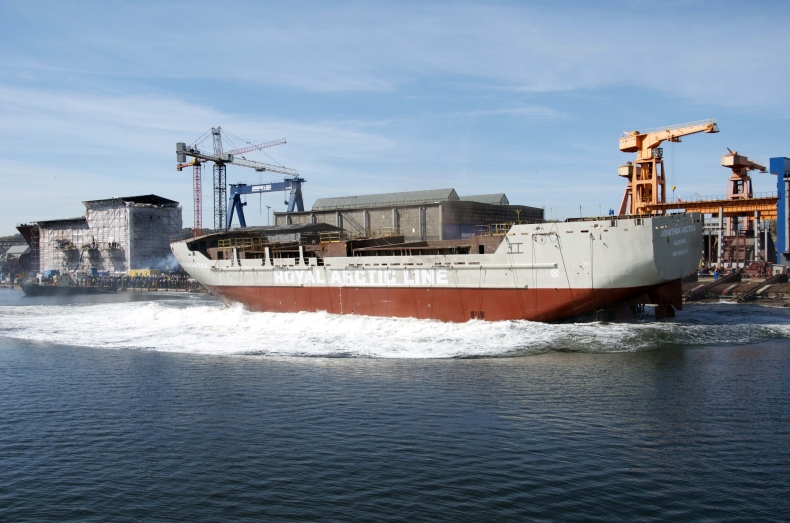 Jonathan Arctica zwodowany w stoczni Remontowej Shipbuilding (wideo z lotu ptaka) - GospodarkaMorska.pl