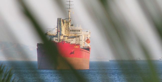 Atak na statek handlowy u wybrzeży Libii. Jedna osoba nie żyje - GospodarkaMorska.pl