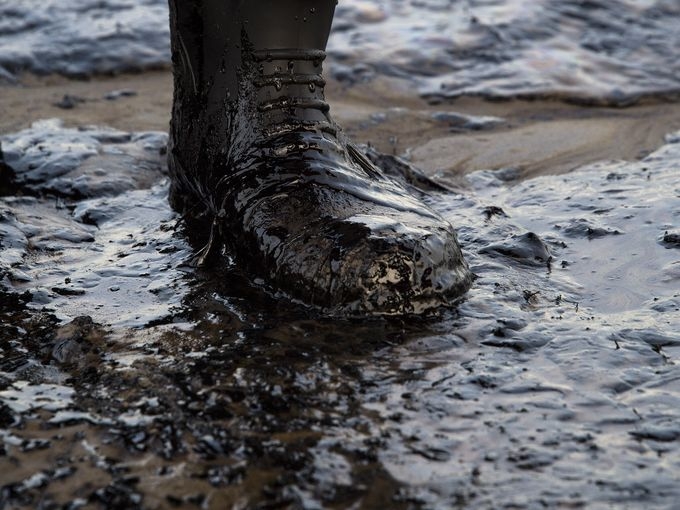 Awaria rurociągu. Ropa lała się z prędkością 320 tys. litrów na godzinę - GospodarkaMorska.pl