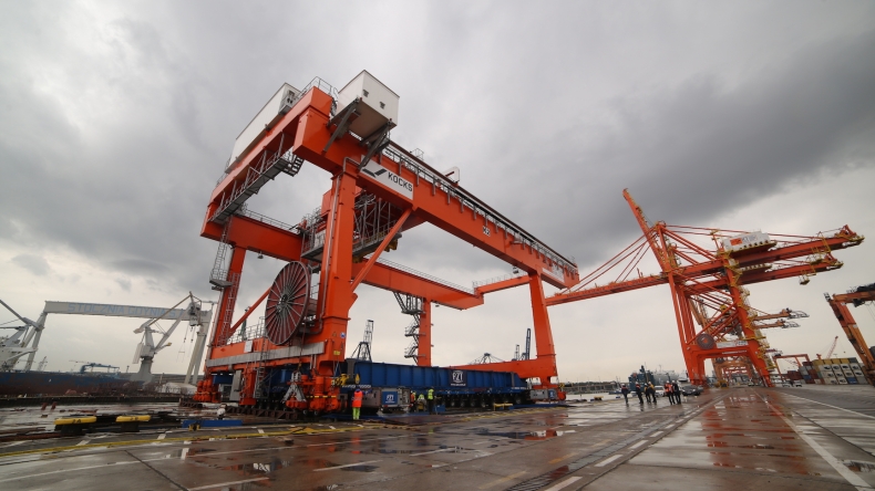Portowy Zakład Techniczny dostarczył nowe suwnice do BCT - GospodarkaMorska.pl