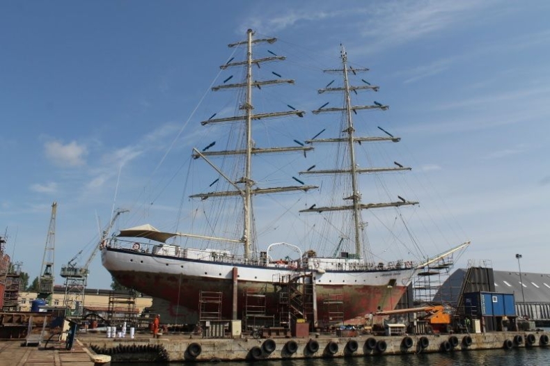 Intenstywne prace remontowe w stoczni Nauta - GospodarkaMorska.pl