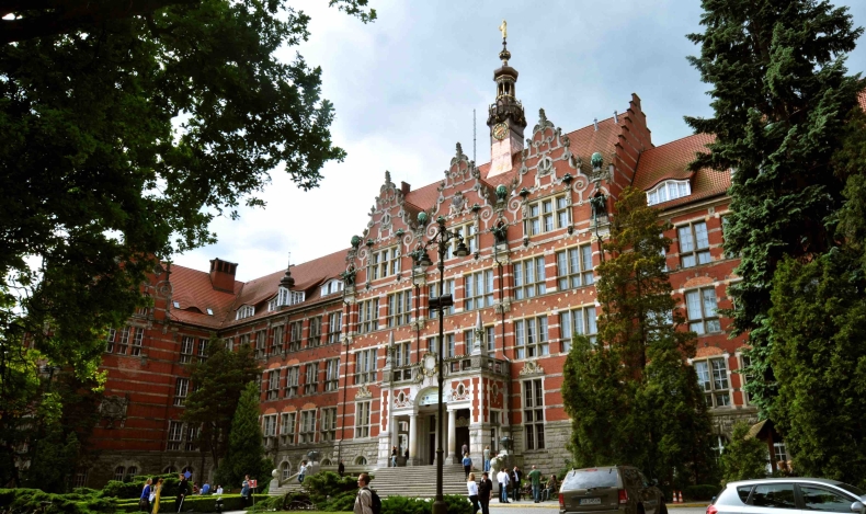 Przemysł okrętowy potrzebuje ludzi – rozmowa z profesorem Januszem Kozakiem, Dziekanem Wydziału Okrętownictwa i Oceanotechniki Politechniki Gdańskiej - GospodarkaMorska.pl