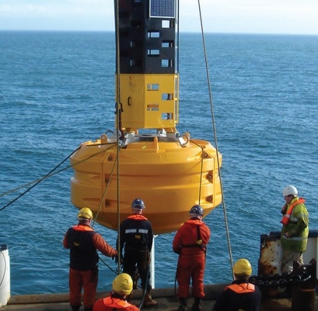 Trwa monataż nowoczesnych pław na torze wodnym Szczecin-Świnoujście - GospodarkaMorska.pl