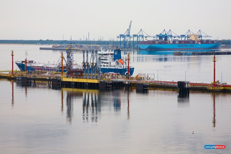 W Porcie Gdańsk otwarto nowe stanowisko statkowe do obsługi paliw płynnych - GospodarkaMorska.pl