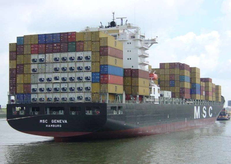 Pierwszy w historii poszerzony kontenerowiec już na szlaku - GospodarkaMorska.pl