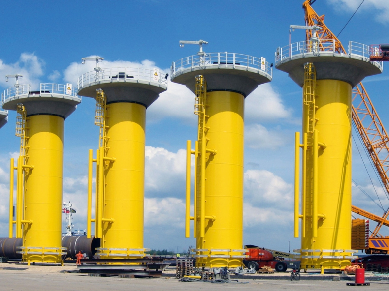 Ponad 2 km fundamentów morskich elektrowni wiatrowych wypłynie na barkach z fabryki w Szczecinie - GospodarkaMorska.pl