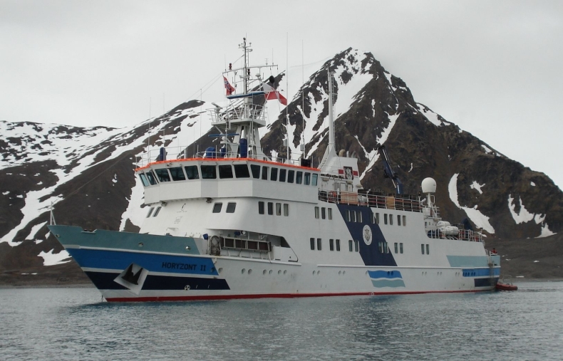 Flaga Gdyni zawisła na Spitzbergenie - GospodarkaMorska.pl