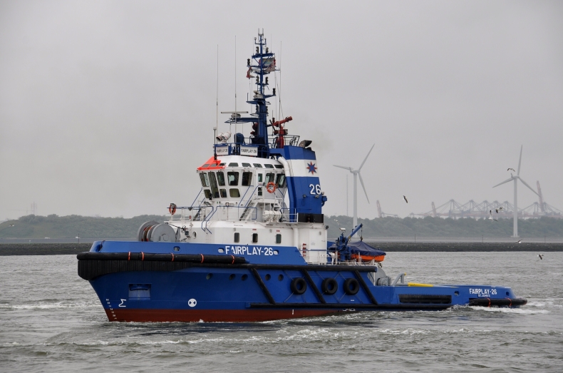 Potężny holownik pojawił się w Gdyni - GospodarkaMorska.pl