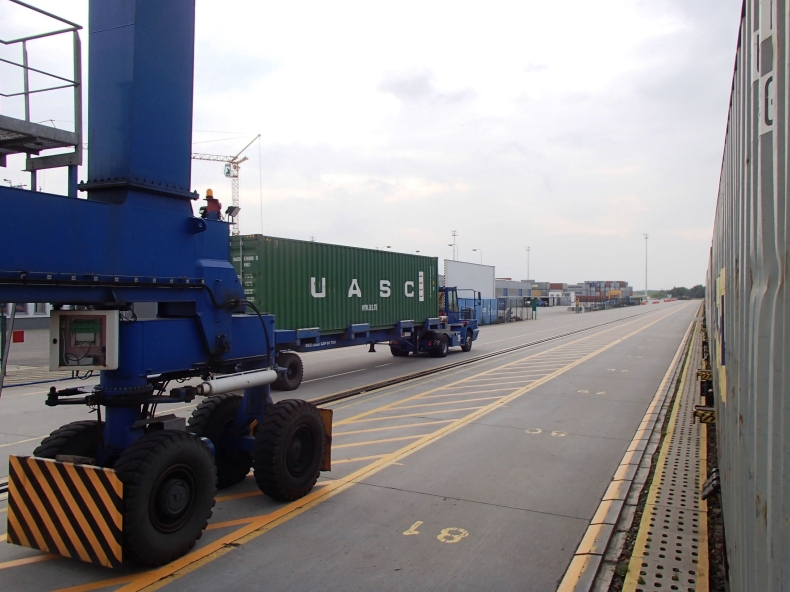 Nowy klient w DCT Gdańsk. Do terminalu będą zawijać kontenery UASC - GospodarkaMorska.pl