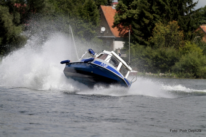 Pucka policja z nową łodzią motorową - GospodarkaMorska.pl