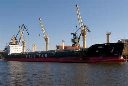 Masowiec PŻM na przeglądzie w Wartsila Polska - GospodarkaMorska.pl