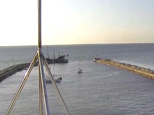 Niebezpieczeństwo w Ustce. Statek z turystami osiadł na mieliźnie - GospodarkaMorska.pl