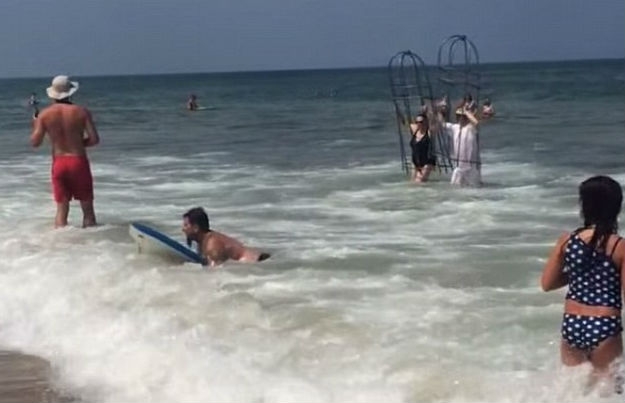 Szaleństwo na plaży (WIDEO) - GospodarkaMorska.pl