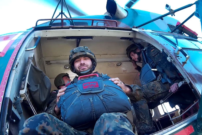 Skoki z 400 metrów do wody - GospodarkaMorska.pl