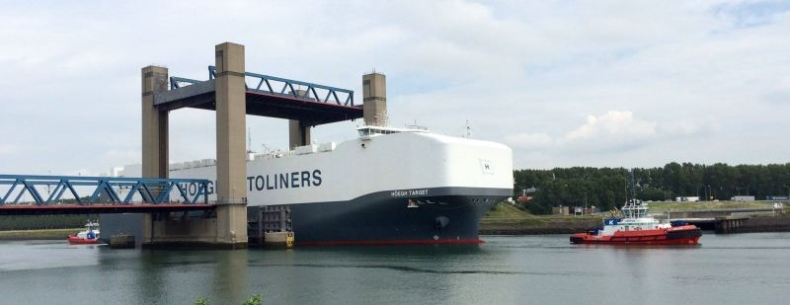 Wpłynięcie do portu największego na świecie promu PCTC - GospodarkaMorska.pl