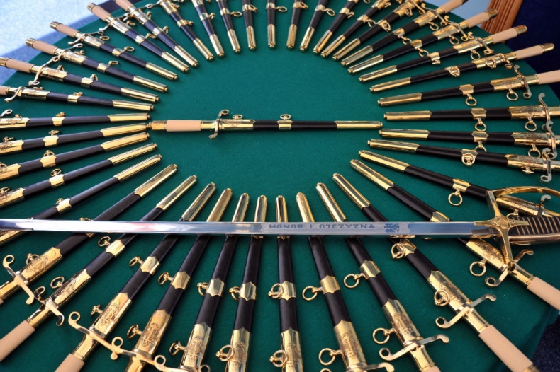 8 kobiet wśród 37 przyszłych podporuczników - GospodarkaMorska.pl