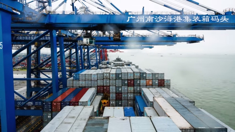 Zobacz niesamowite nagranie z pokładu kontenerowca Maerska (timelapse) - GospodarkaMorska.pl