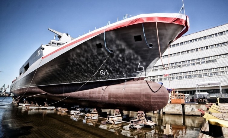 Przejęcie Stoczni Marynarki Wojennej już za miesiąc - GospodarkaMorska.pl