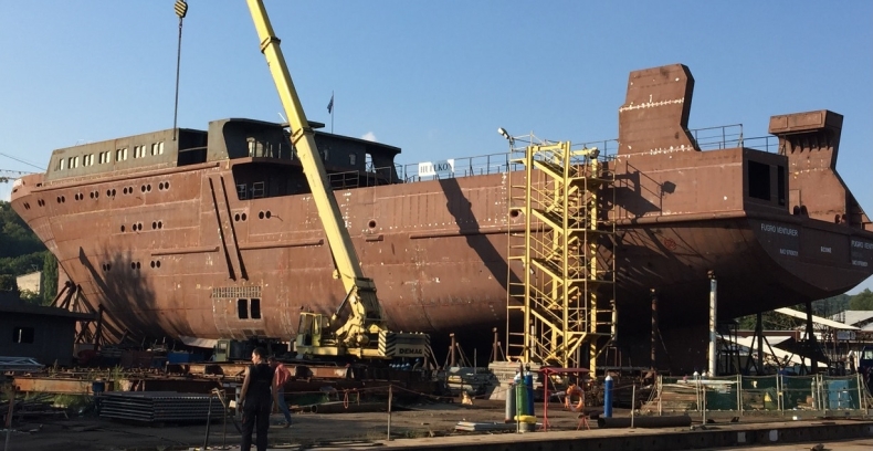 W Szczecinie zwodowano statek badawczy - GospodarkaMorska.pl