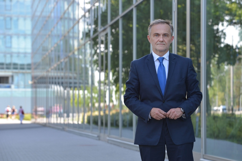 „Dzisiaj rytm spedycji morskiej odbywa się nie przy pomocy kalendarza a zegara. To zmienia zupełnie podejście” – rozmowa z Wojciechem Szczurkiem, prezydentem Gdyni - GospodarkaMorska.pl