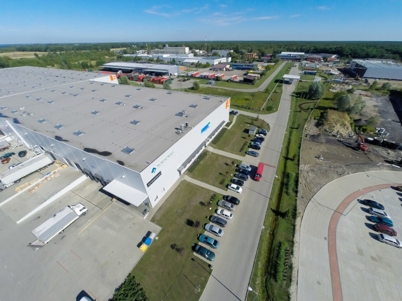 Budowa hali E w North-West Logistic Park w Szczecinie zgodnie z planem - GospodarkaMorska.pl
