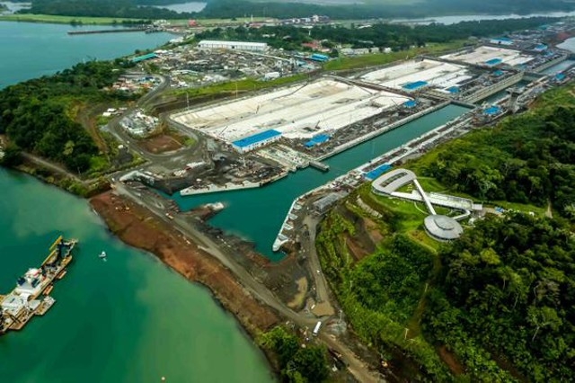 Wielkie konstrukcje morskie (cz. 2): Francuski skandal i walka z komarami - GospodarkaMorska.pl