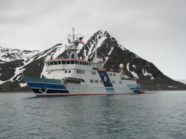 Sztorm opóźnił powrót statku Horyzont II ze Spitsbergenu - GospodarkaMorska.pl