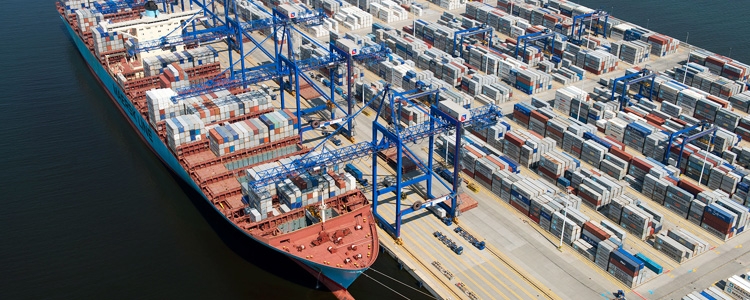 Odznaka Honorowa za Zasługi dla Rozwoju Gospodarki RP dla Dominika Landy z DCT - GospodarkaMorska.pl