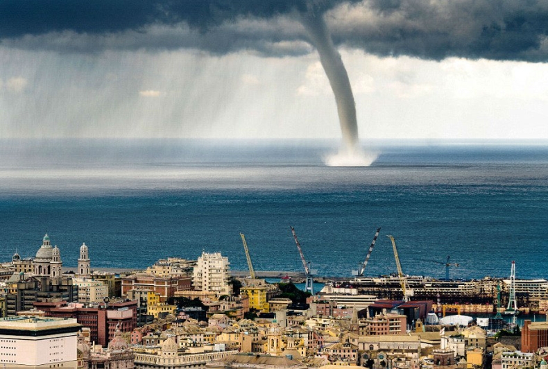 Obłędne zdjęcia trąby morskiej - GospodarkaMorska.pl