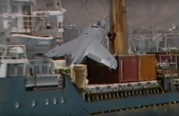 Awaryjne lądowanie samolotu na kontenerowcu (wideo) - GospodarkaMorska.pl